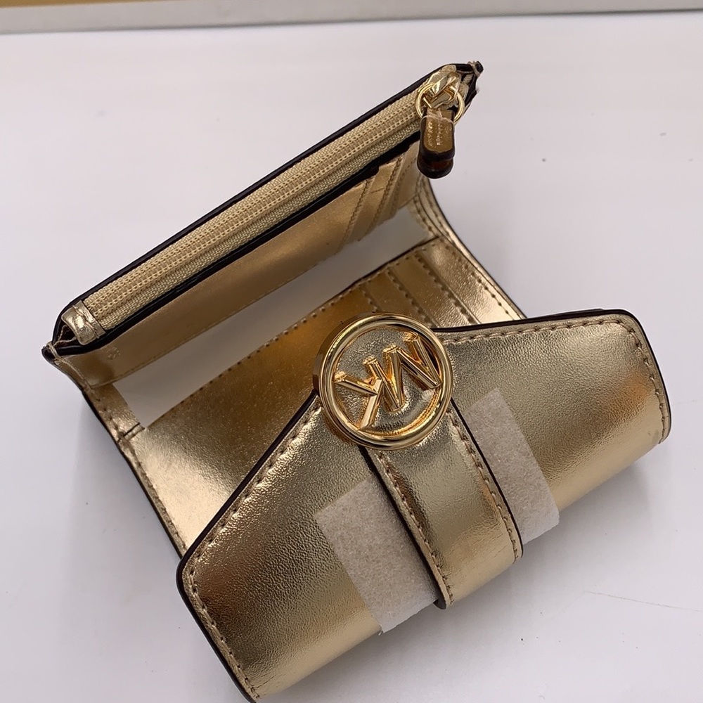MICHAEL KORS
Carmen Medium Faux Leather Wallet
Pale Gold - Picture 11 of 13